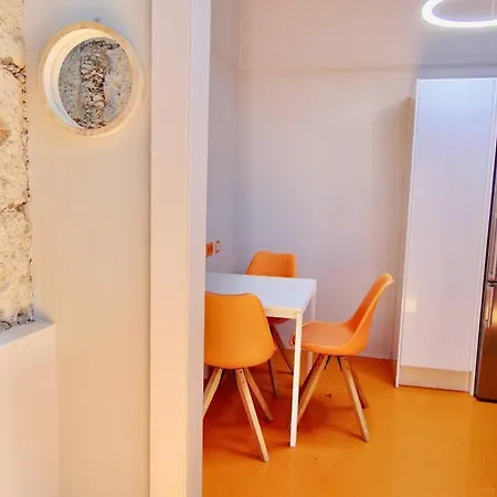 Apartment Traditional Townhouse With Private Rooftop Terrace