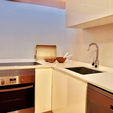 Apartment Traditional Townhouse With Private Rooftop Terrace