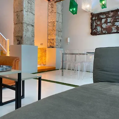 Traditional Townhouse With Private Rooftop Terrace Apartment *