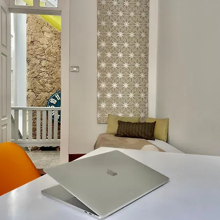 Apartment Traditional Townhouse With Private Rooftop Terrace