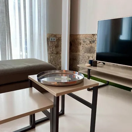 Traditional Townhouse With Private Rooftop Terrace Apartment